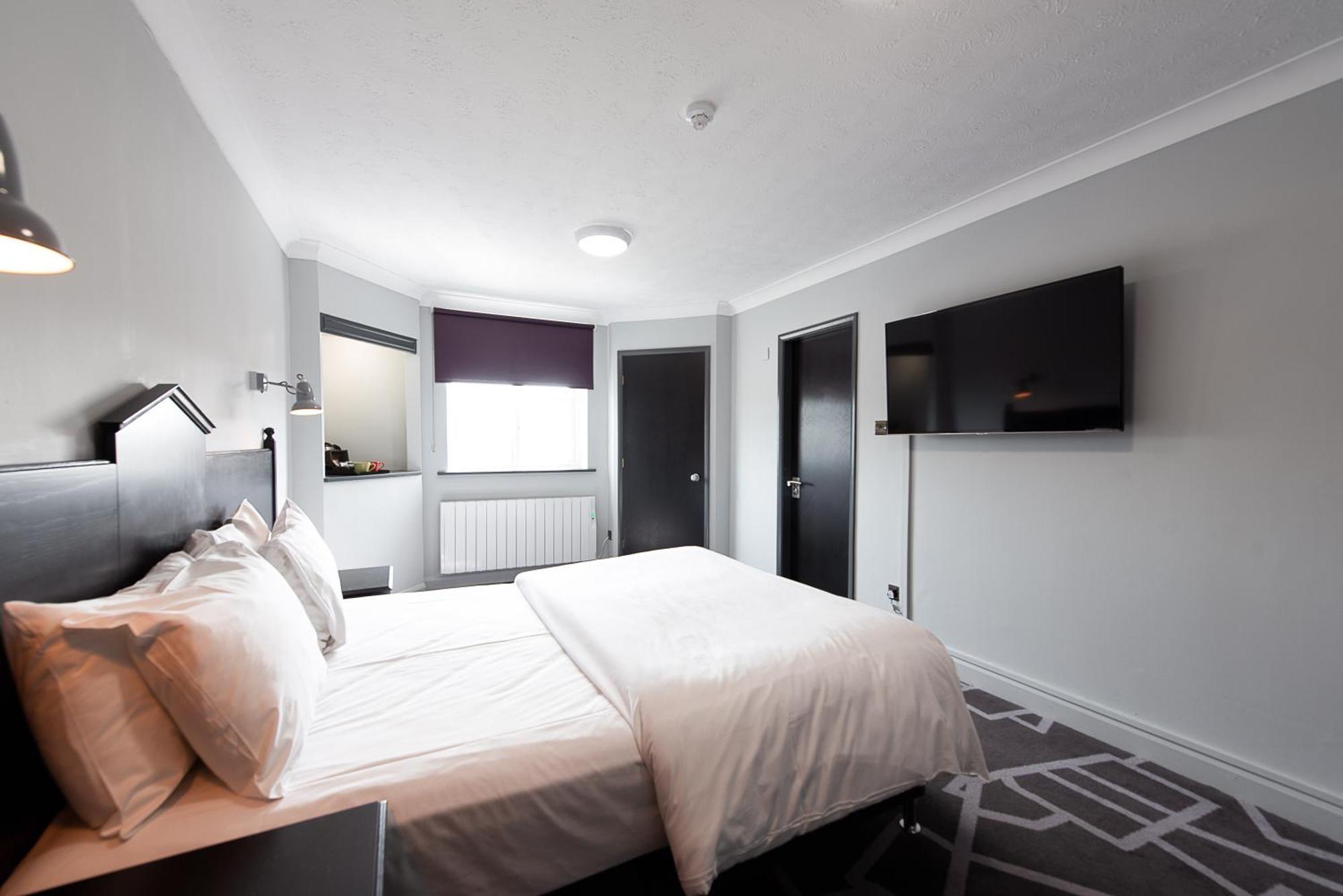 Village Liverpool 3*